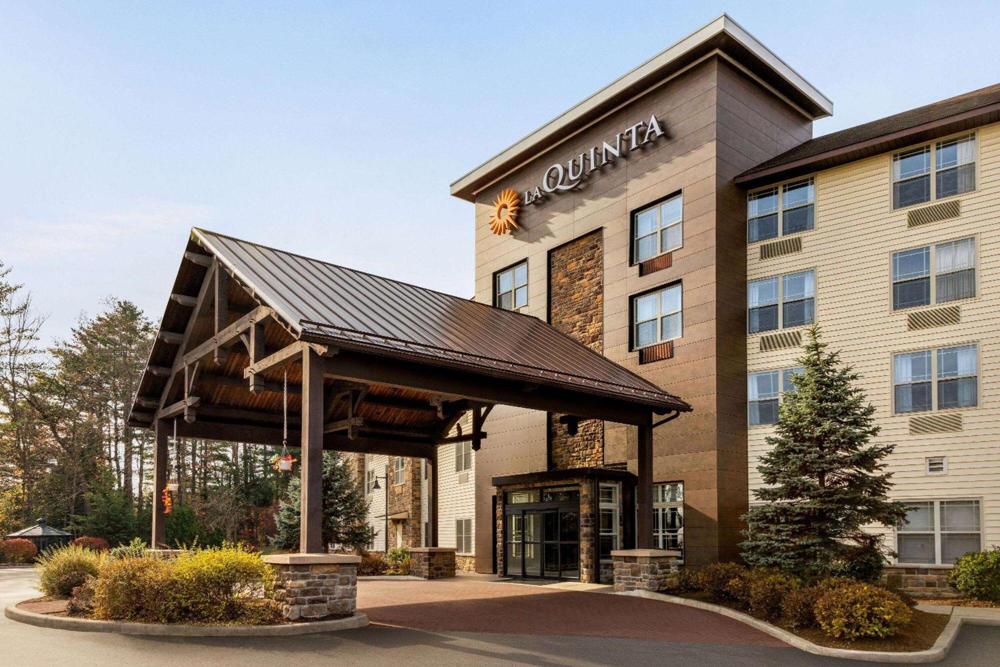 La Quinta Inn & Suites By Wyndham Lake George Exterior foto